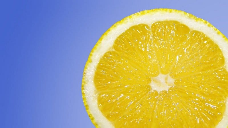 Zitronenwasser am Morgen hilft der Leber beim Entgiften